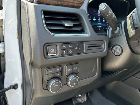Used 2023 Chevrolet Tahoe Premier AWD/4WD image 18