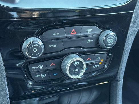 Used 2018 Chrysler 300 S AWD/4WD image 28