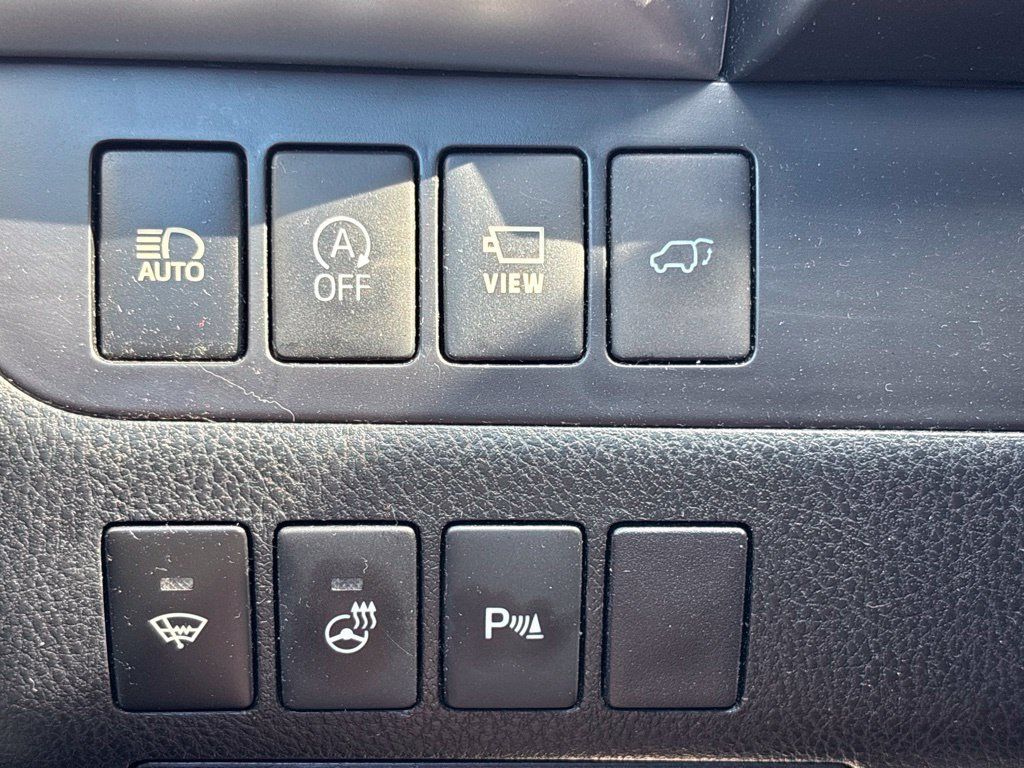 Used 2018 Toyota Highlander Limited Platinum AWD/4WD image 24