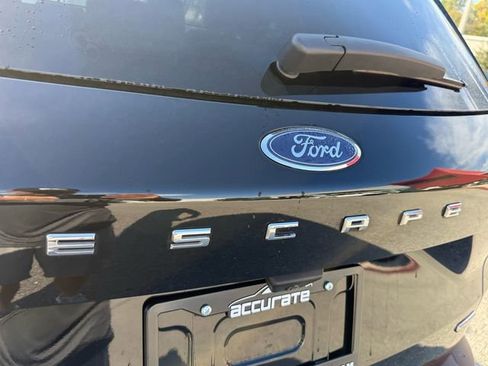 Used 2022 Ford Escape Titanium image 10