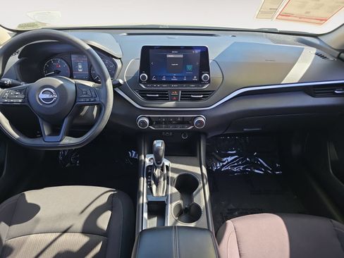 Used 2025 Nissan Altima 2.5 S FWD image 10