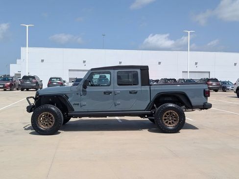 Used 2025 Jeep Gladiator Sport AWD/4WD image 3