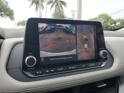 Certified 2021 Nissan Rogue SV image 9