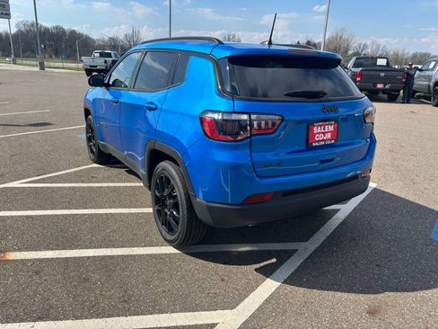 New 2025 Jeep Compass Latitude w/ Convenience Group AWD/4WD image 7