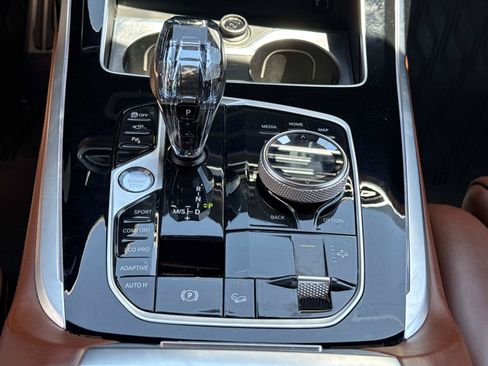 Used 2021 BMW X7 xDrive40i w/ M Sport Package AWD/4WD image 27