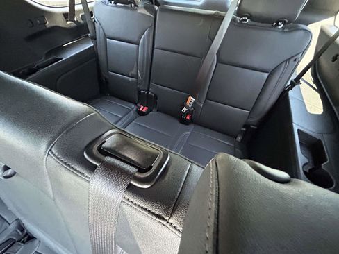 Used 2025 Chevrolet Suburban Z71 AWD/4WD image 13