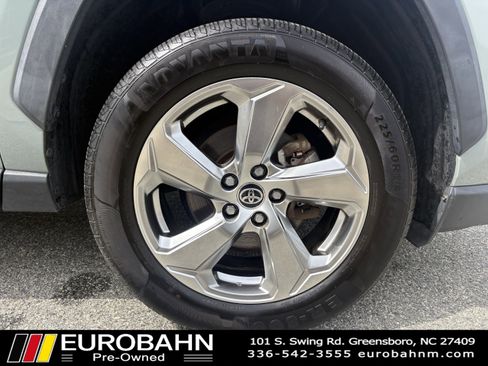 Used 2021 Toyota RAV4 XLE Premium image 34