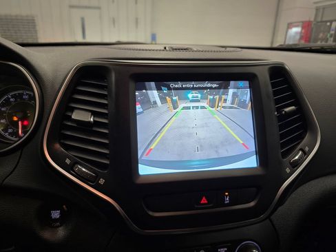Certified 2022 Jeep Cherokee Latitude Lux FWD image 24