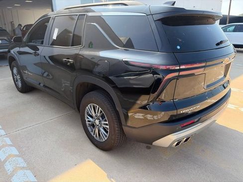 Used 2025 Chevrolet Traverse LT FWD image 12