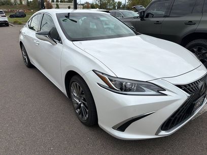 Used 2024 Lexus ES 300h w/ Luxury Package