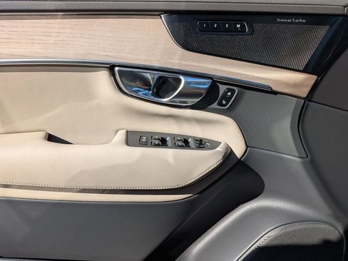 New 2026 Volvo XC90 B6 Ultra w/ Protection Package image 31