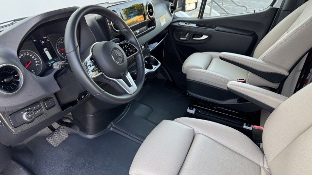 Used 2021 Mercedes-Benz Sprinter 3500 image 4