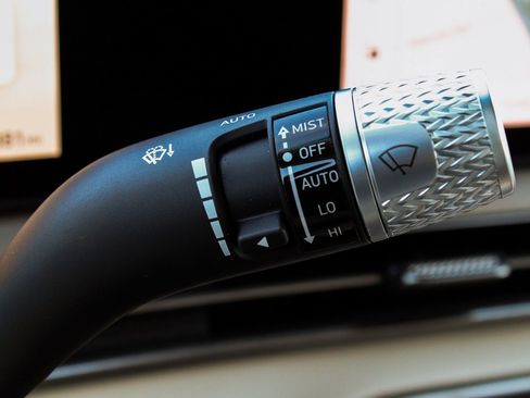 Used 2025 Genesis GV60 Advanced image 29