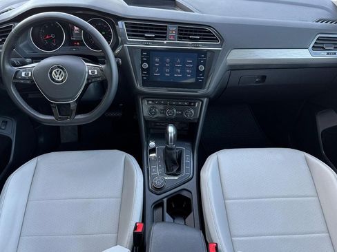 Used 2018 Volkswagen Tiguan SEL AWD/4WD image 16