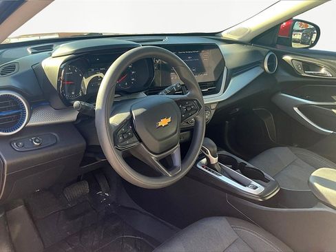 Used 2025 Chevrolet Trax LS w/ LS Convenience Package image 14