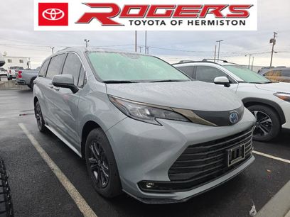 Used 2024 Toyota Sienna XLE Woodland Edition