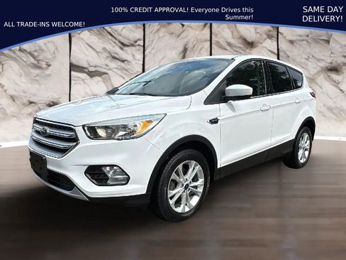 Used 2018 Ford Escape SE w/ Ford Safe & Smart Package FWD image 1