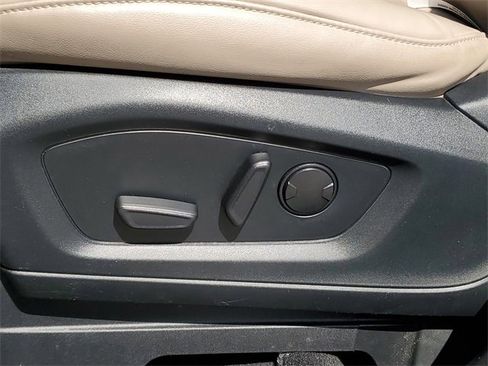 Used 2023 Ford Explorer XLT w/ Equipment Group 202A image 25