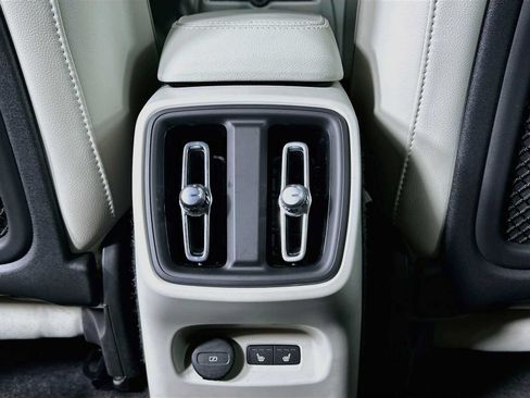 Used 2026 Volvo XC40 B5 Plus w/ Protection Package Premier AWD/4WD image 24