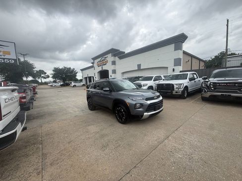 Used 2021 Chevrolet TrailBlazer LT w/ Convenience Package FWD image 43