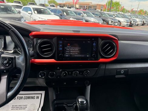 Used 2017 Toyota Tacoma TRD Sport w/ Tow Package (A/T) AWD/4WD image 32