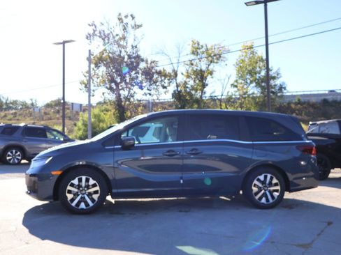 New 2026 Honda Odyssey EX-L image 3