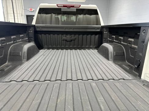 Certified 2025 Chevrolet Silverado 1500 High Country w/ Technology Package AWD/4WD image 16