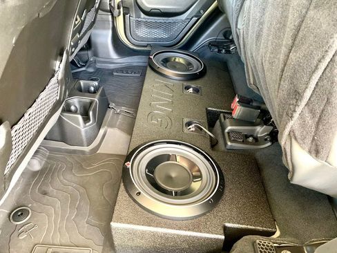 Used 2025 Jeep Gladiator Mojave w/ Convenience Group AWD/4WD image 43