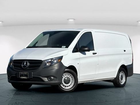 Used 2023 Mercedes-Benz Metris image 2