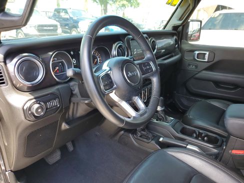 Used 2021 Jeep Wrangler Unlimited Sahara image 11