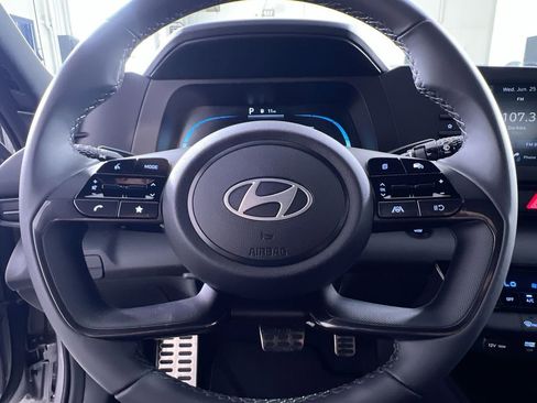 Used 2025 Hyundai Elantra Sport image 16