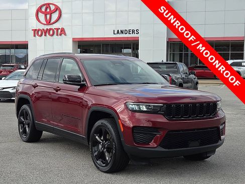 Used 2023 Jeep Grand Cherokee Altitude image 1