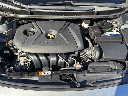 Used 2014 Hyundai Elantra GT w/ Option Group 03 image 12