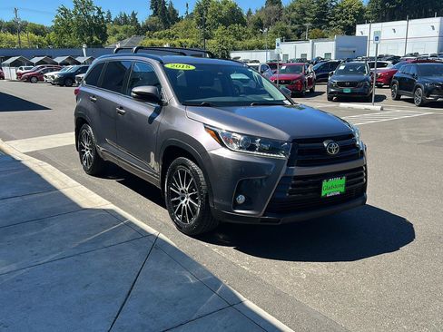 Used 2018 Toyota Highlander SE AWD/4WD image 6
