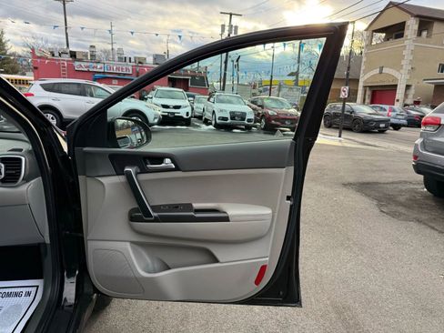 Used 2017 Kia Sportage LX w/ LX Popular Package image 44