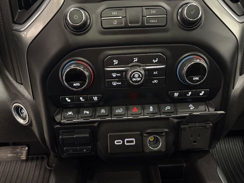 Used 2020 Chevrolet Silverado 1500 LTZ w/ LTZ Plus Package image 23