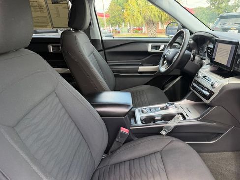 Used 2021 Ford Explorer XLT AWD/4WD image 10