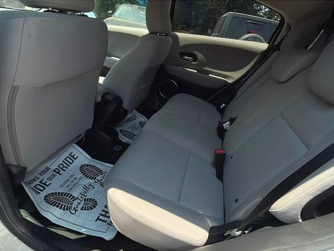 Used 2018 Honda HR-V EX image 16