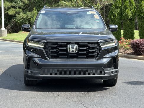 Used 2025 Honda Pilot Black Edition image 3