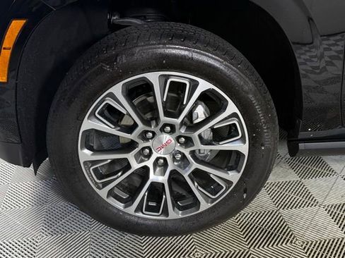 Used 2025 GMC Yukon Denali w/ Denali Reserve Package AWD/4WD image 14