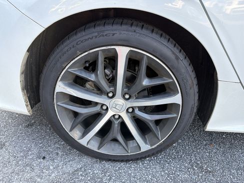 Used 2022 Honda Civic Touring image 9