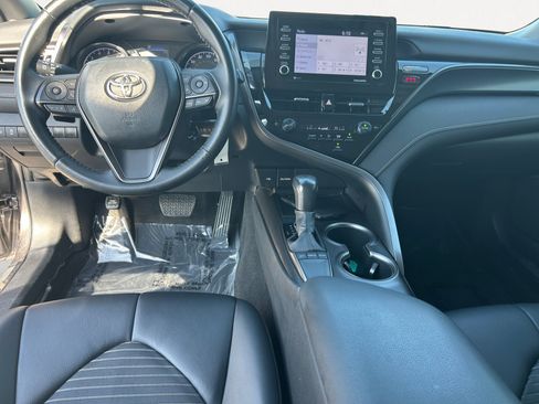 Used 2023 Toyota Camry SE FWD image 3