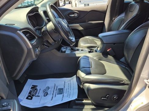 Used 2019 Jeep Cherokee Latitude Plus image 6