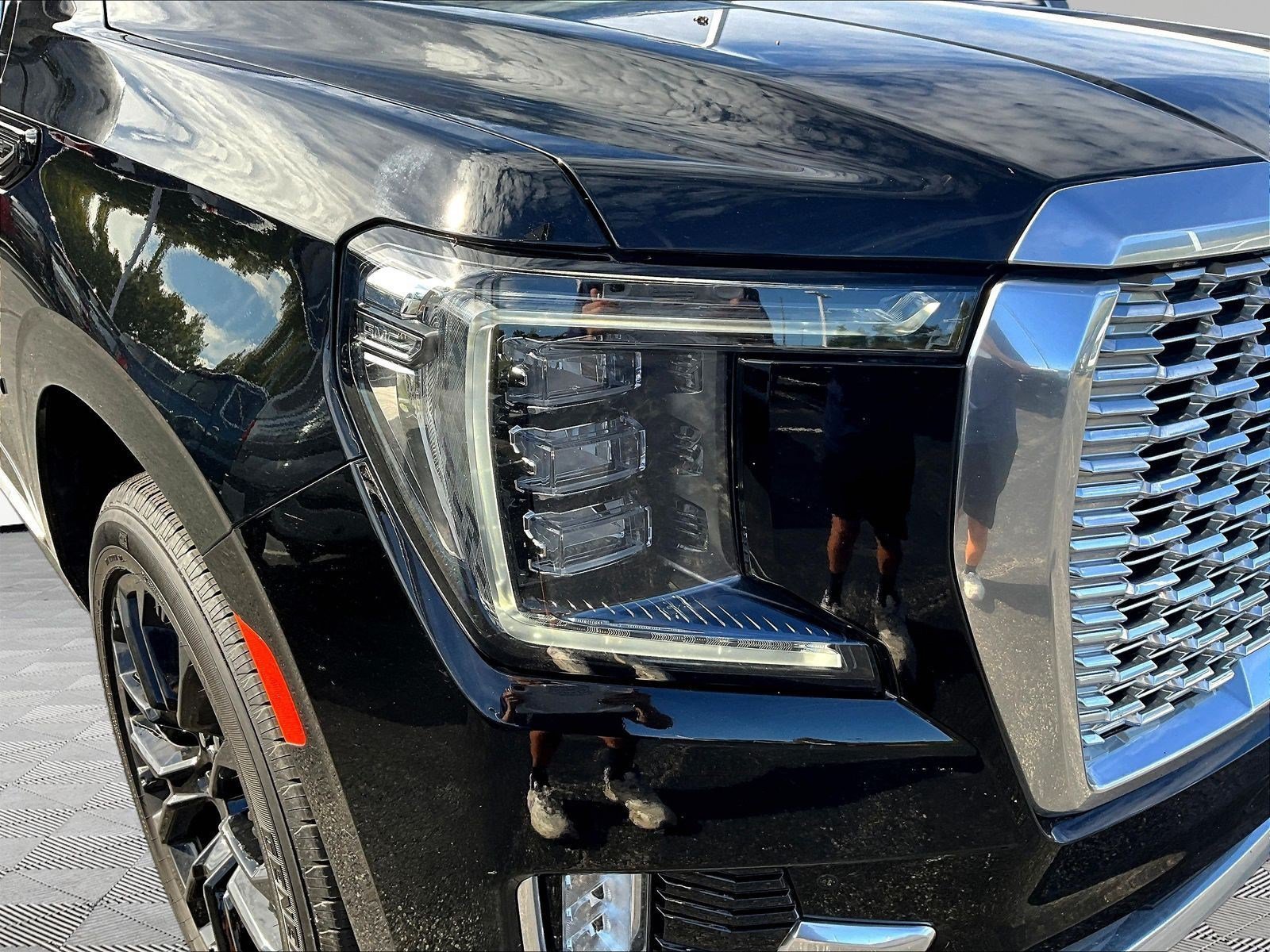 Used 2022 GMC Yukon XL Denali AWD/4WD image 32