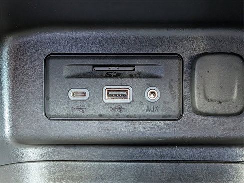 Used 2022 Chevrolet Equinox RS w/ RS Leather Package image 24