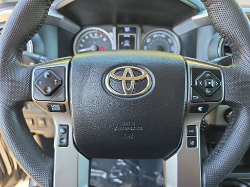 Used 2022 Toyota Tacoma SR5 AWD/4WD image 12