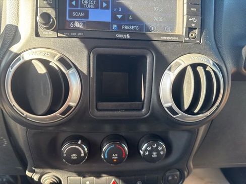 Used 2012 Jeep Wrangler Rubicon w/ Dual Top Group AWD/4WD image 17