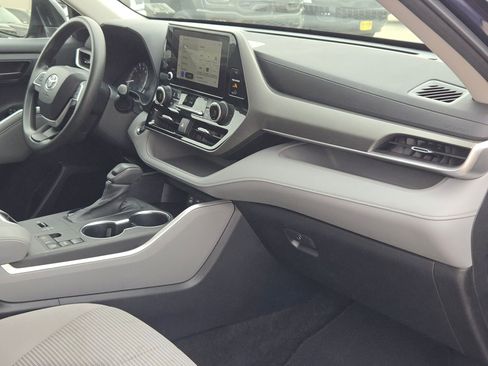 Used 2023 Toyota Highlander L image 30