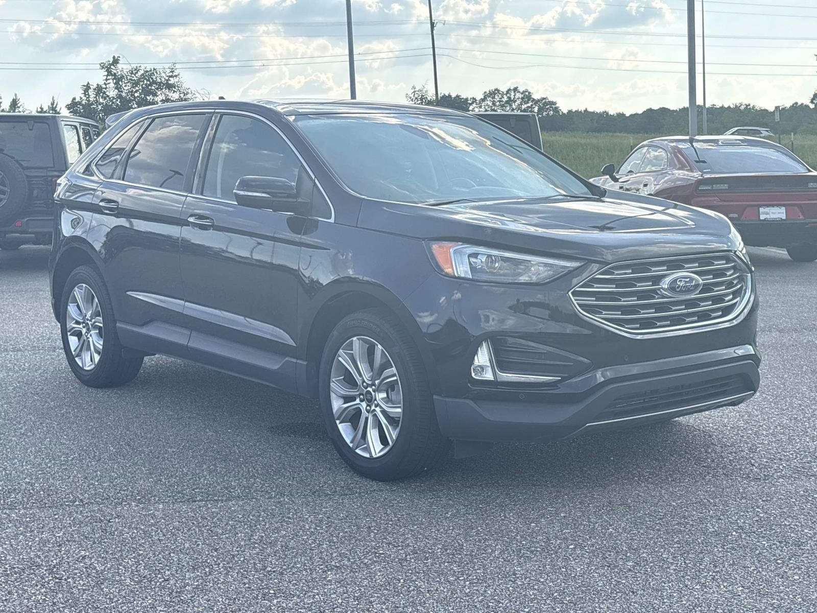 Used 2024 Ford Edge Titanium AWD/4WD image 3