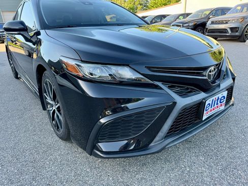 Used 2022 Toyota Camry SE FWD image 11